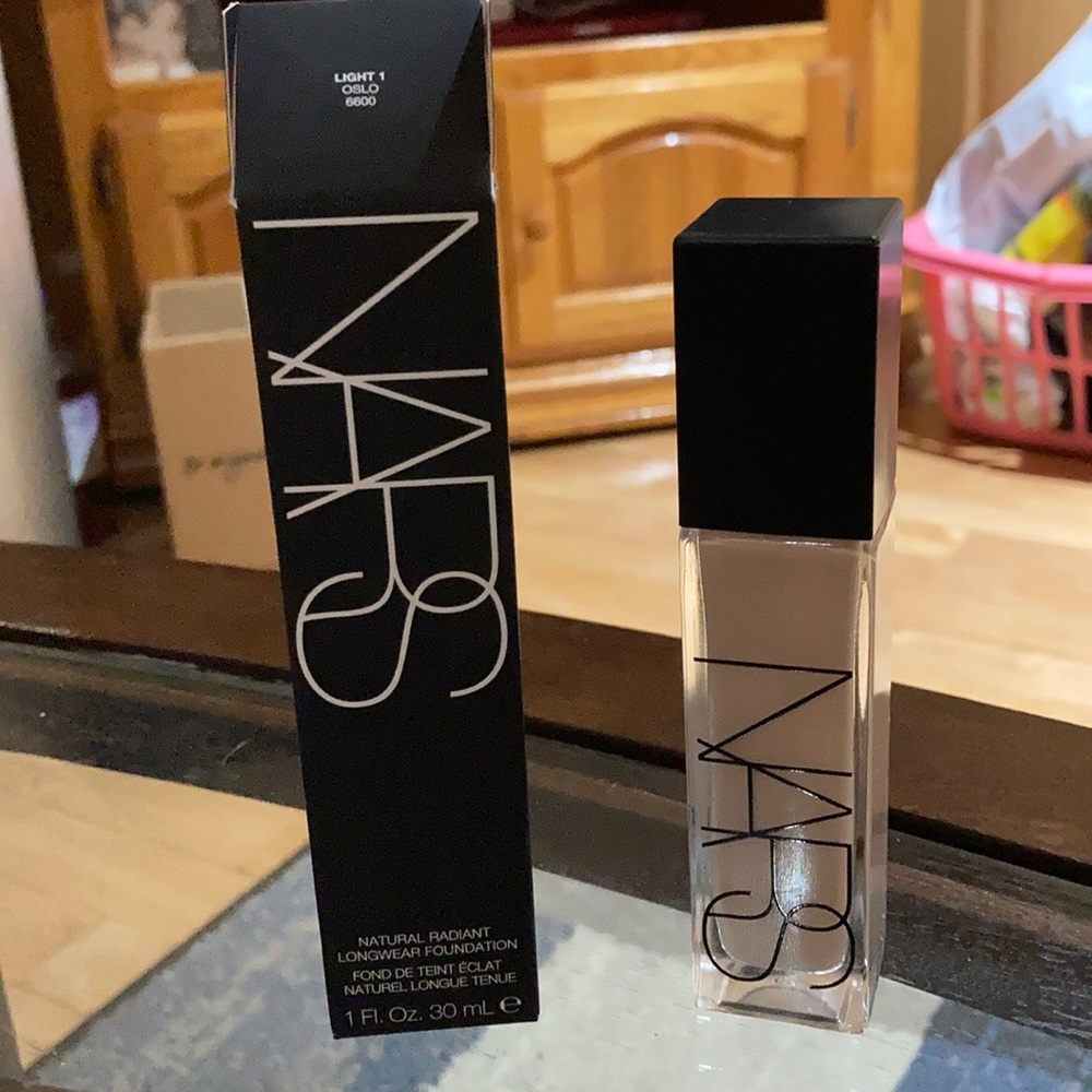 NARS natural radiant long west foundation